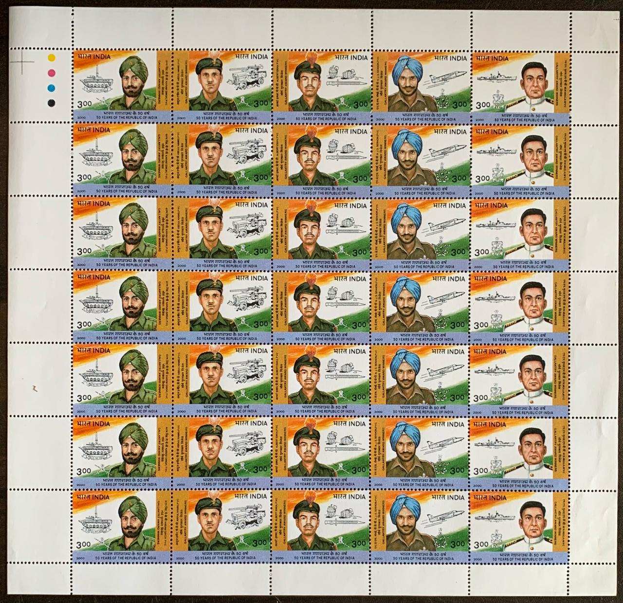 India 2000 50th Anniv of Republic (2nd Issue) Gallantry Award Winners Setenant  Full Sheet